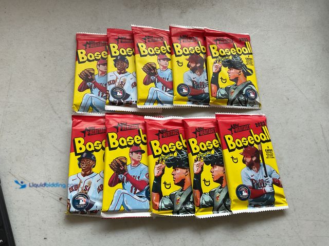 Lot 49-5350273 - LOT OF 10 2022 TOPPS HERITAGE BASEBALL SEALED PACKS LOADED WITH GREAT CARDS