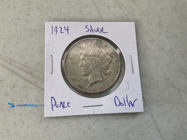 Lot 49-1505726 - 1924 PEACE ONE DOLLAR COIN 90% SILVER #COINS0122