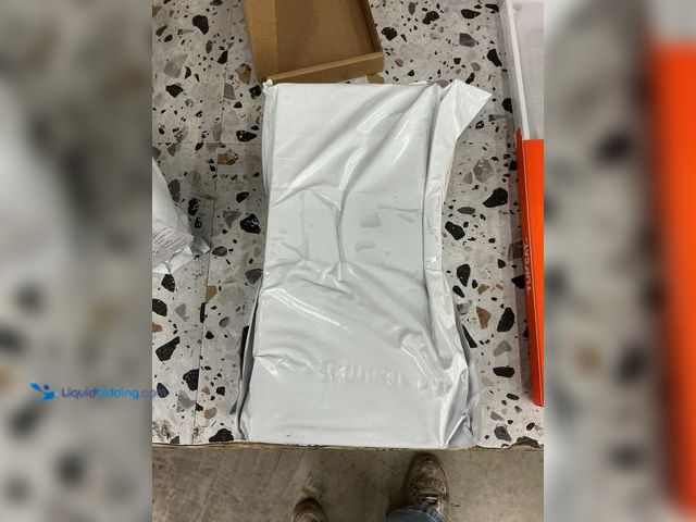 Lot 49-3531211 - QTY 4 - Fun Cat i Phone 15 Pro Screen protectors. Sealed