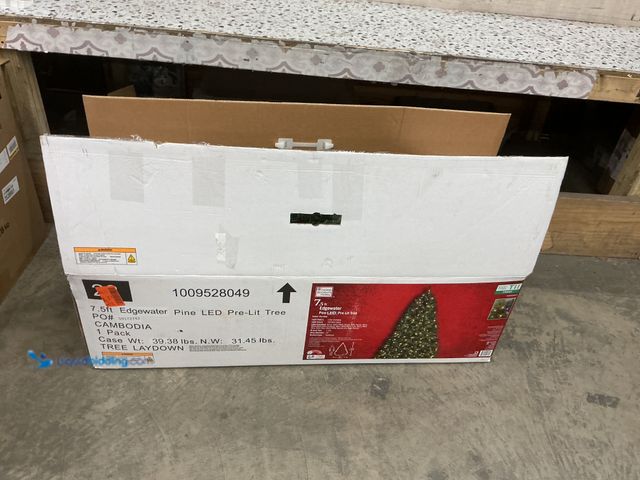 Lot 49-3528908 - Home Accents Holiday 7.5 Edgewater LED Pine Pre-lit Tree. Used