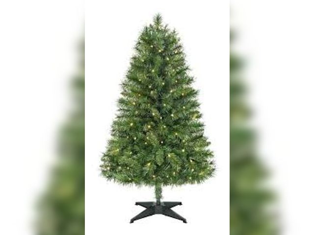 Lot 49-3539302 - 4' Woodtrail Fir, prelit tree. Model: 1011283082. Unused