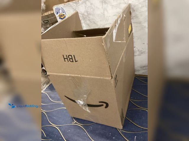 Lot 49-5486964 - OutdoorMaster Full Face Mountain Helmet for Unisex (Beige/Black) Item is unused with attachments