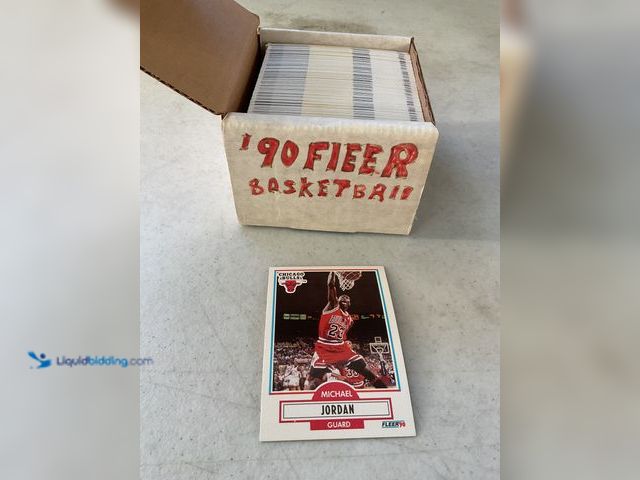 Lot 49-1811288 - COLLECTIBLE 1990 FLEER BASKETBALL COMPLETE 198 CARD SET