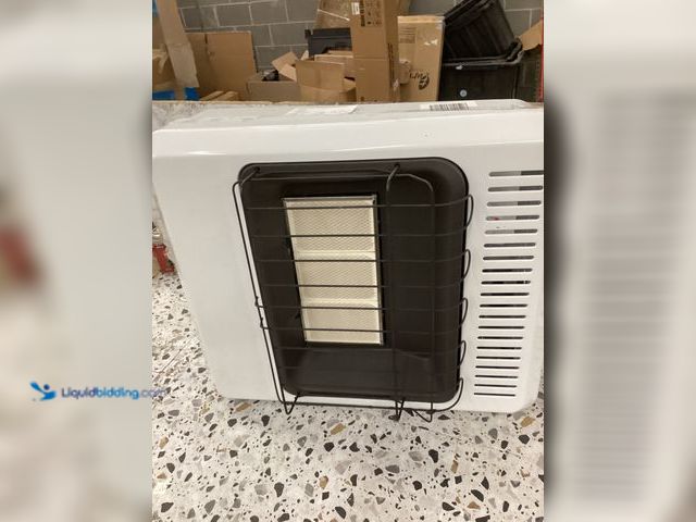 Lot 49-5460543 - Mr Heater 70860 Comfort Collection Fuel Heater Item is used, scuffs and scratches, unable to test.