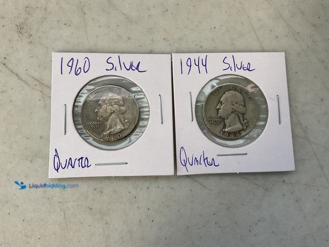 Lot 49-1505707 - LOT 2 SILVER QUARTERS INCLUDING 1944 AND 1960 90% SILVER #COINS0122