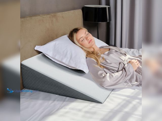 Lot 49-5437519 - Kölbs Bed Wedge Pillow Extra Wide with Memory Foam Top (Super Large 7.5 Height (31 x 33 x 7.5) Styli...