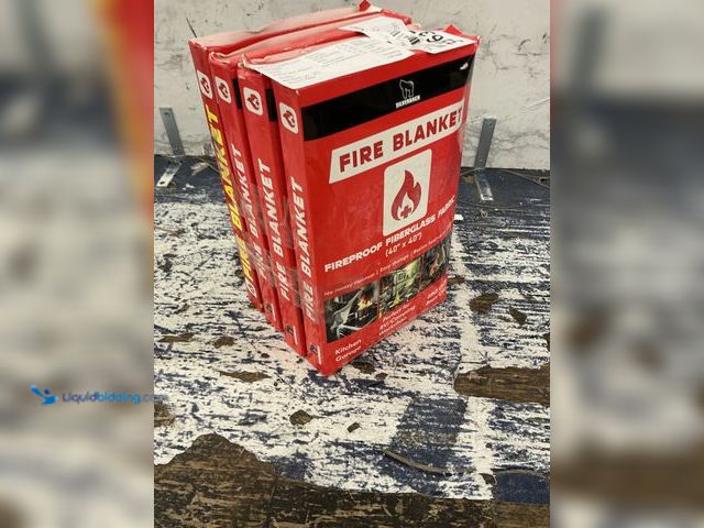 Lot 49-3563709 - Silverback 40" X 40" Fireproof Fiberglass Fire Blanket (4pack) New