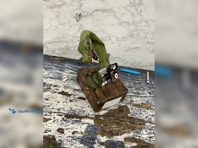 Lot 49-5558886 - Animatronic Zombie Snake Deluxe Halloween Decoration MODEL4:24 PM192937348536 NEW