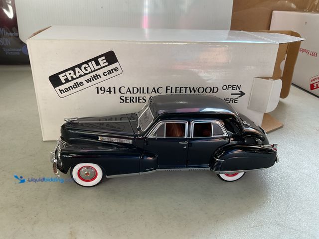 Lot 49-1505502 - COLLECTIBLE HIGH END DETAIL! DANBURY MINT 1941 CADILLAC FLEETWOOD SERIES 60 SPECIAL 1/24 SCALE DIECA...