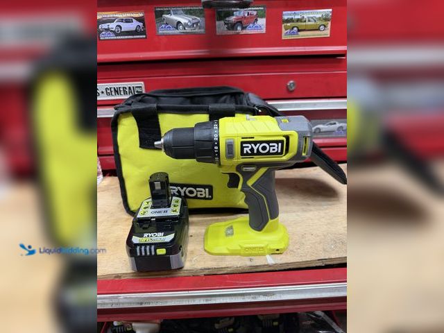 Lot 49-1910263 - Drill , Battery and charger