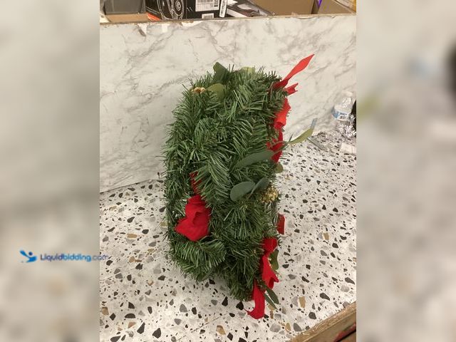 Lot 49-3527922 - Christmas Holiday Wreath Set Decoration Item is unused in a PK of 2.