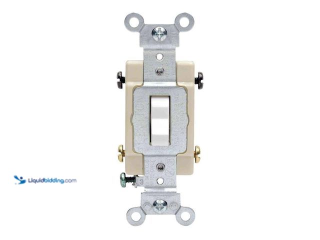 Lot 49-5449452 - Leviton
20 Amp 4-Way Preferred Toggle Switch, White CSB4-2WS (3pack) Used