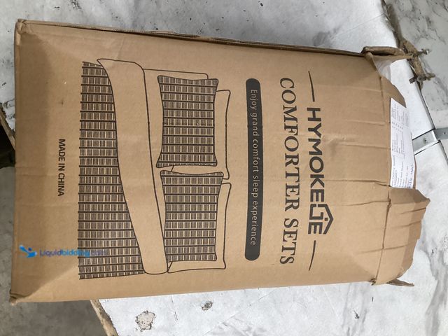 Lot 49-5551454 - Comforter for Queen Sized Bed (White) Unused
