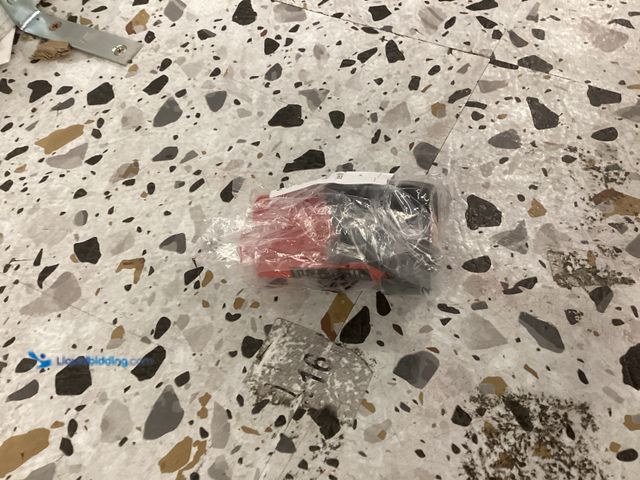 Lot 49-5486155 - Milwaukee 2.5 AH Small Battery Pack M12 Item is New