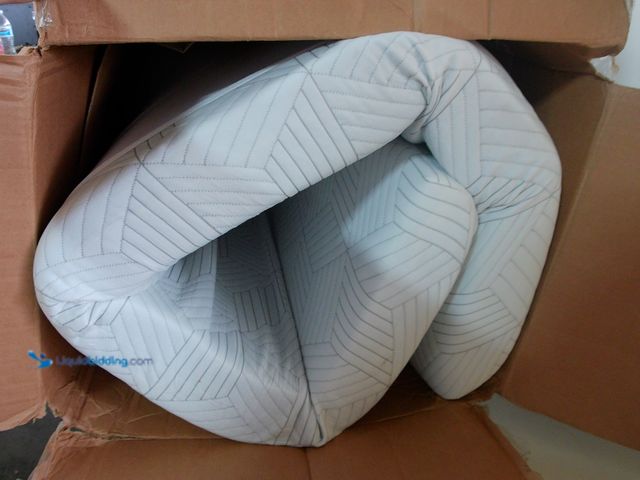 Lot 49-1556357 - 4in Twin Sized Memory Foam Mattress Topper, Slightly Used  Ref#BULK1126