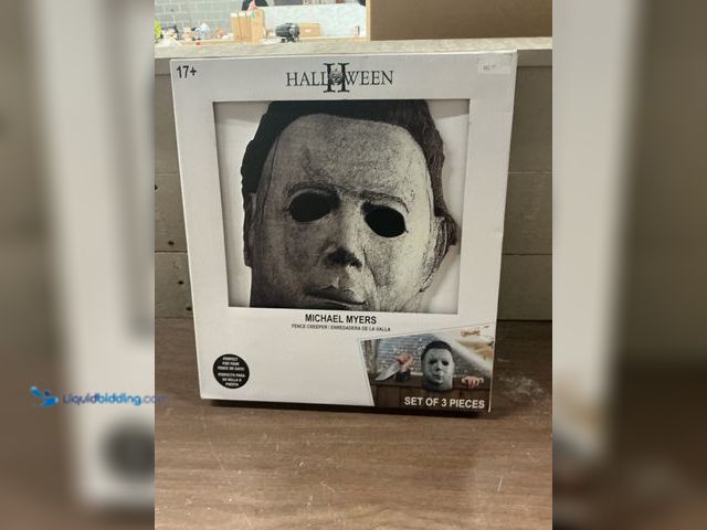 Lot 49-5435802 - Halloween II Michael Myers Fence Creeper (set of 3 pieces) Unused