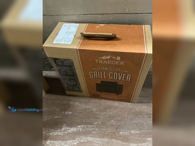 Lot 49-3539422 - Traeger
Full Length Grill Cover for Ironwood 885 Pellet Grill New