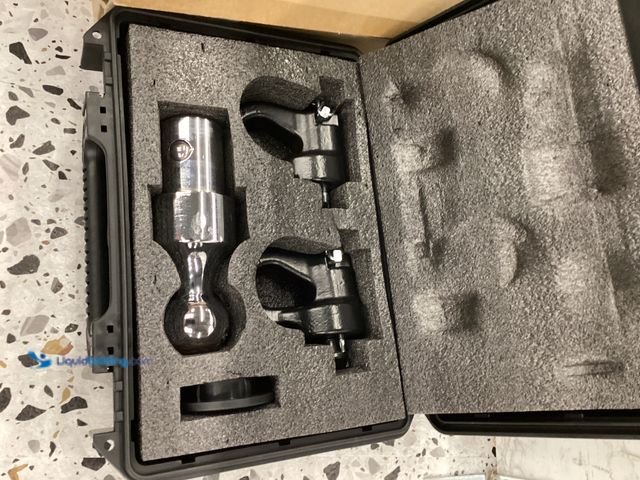 Lot 49-5433982 - Truck Hitch Kit. Item is Unused