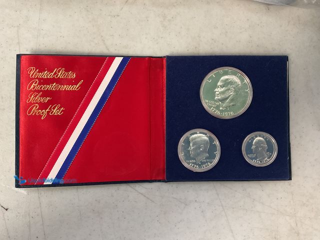 Lot 49-1505724 - LOT OF 3 UNITED STATES BICENTENNIAL SILVER PROOF SET INCLUDING IKE DOLLAR, KENNEDY HALF AND WASHINGT...