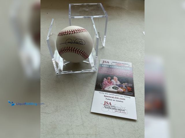 Lot 49-1801469 - GARY SHEFFIELD AUTOGRAPHED BASEBALL WITH JSA CERT