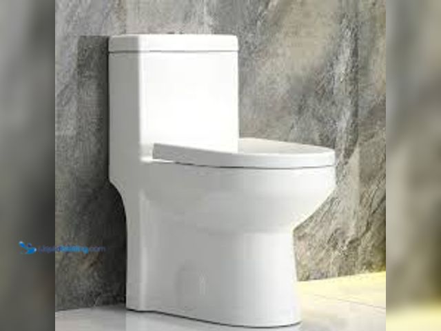 Lot 49-5453801 - HOROW 1-piece 0.8/1.28 GPF Dual Flush Round Toilet in White. Model # HR-0033U. Unused