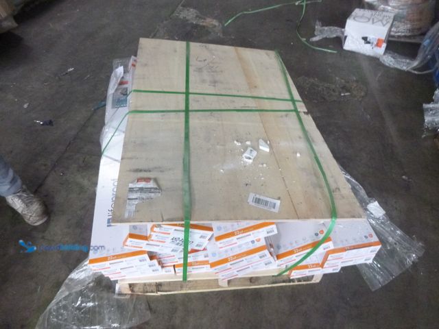 Lot 49-1514938 - Approx 370sq ft of Lifeproof Walton Oak 22 MIL x 7.1 in. W x 48 in. L Click Lock Waterproof Luxury V...
