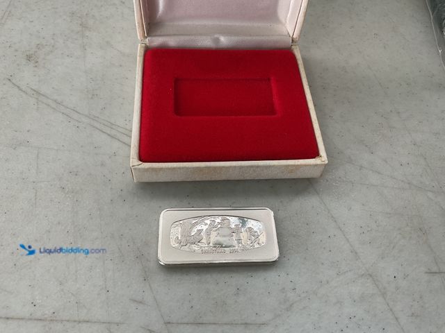 Lot 49-1505704 - OVER ONE OZ 32.40 GRAMS OF STERLING SILVER FRANKLIN MINT CHRISTMAS SCENE SILVER BAR #COINS0122