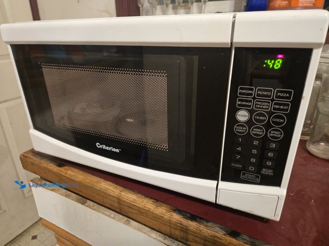 Lot 49-1805592 - 1 Criterion ccmo7g1w Microwave Oven fully tested and working.   .07 CU Microwave oven