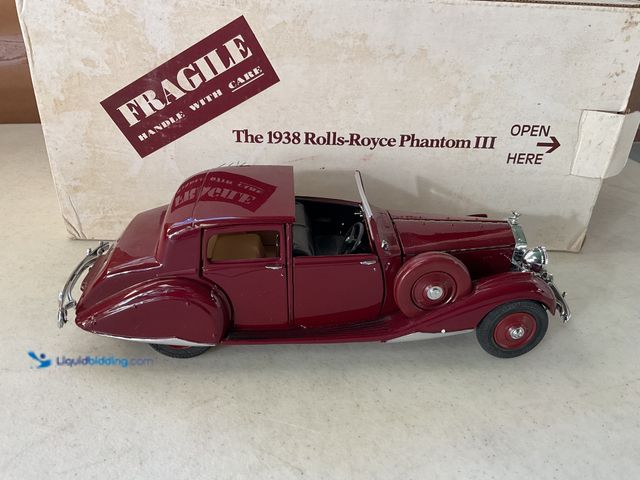 Lot 49-1811278 - COLLECTIBLE DANBURY MINT 1938 ROLLS-ROYCE PHANTOM III 1/24 SCALE DIECAST CAR