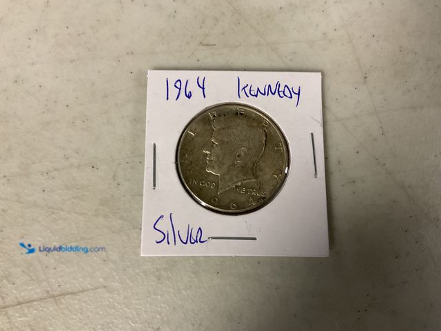 Lot 49-1505689 - 1964 KENNEDY HALF DOLLAR COIN 90% SILVER #COINS1211