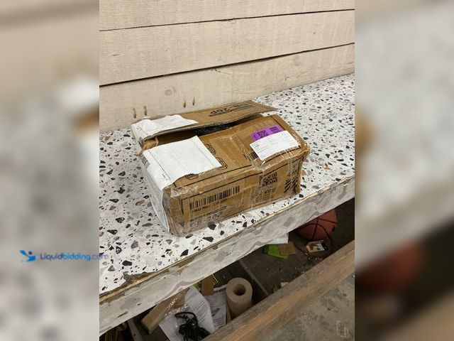 Lot 49-3708060 - Rubber encased Hex weights dumbbells. Set of 20 lb pair. Cast iron hand weights with anti slip grip....