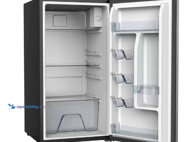 Lot 49-1814667 - New MAGIC CHEF COMPACT Mini Refrigerator MAGIC CHEF 3.2 CU FT FRIDGE. BLACK/NEW