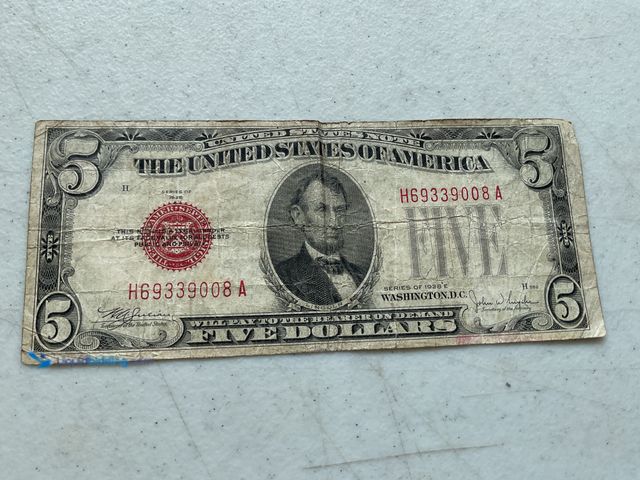 Lot 49-1804200 - 1928 E LARGE RED SEAL US $5 DOLLAR BILL