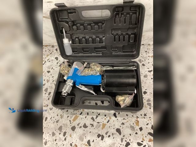 Lot 49-5438113 - Air Brush Set, missing some attachements, Used.