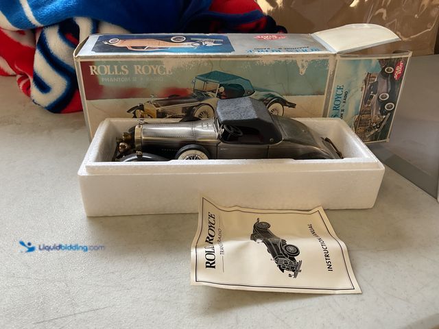 Lot 49-1830013 - COLLECTIBLE SOLID STATE ROLLS ROYCE PHANTOM II RADIO IN ORIGINAL BOX #COINS0219