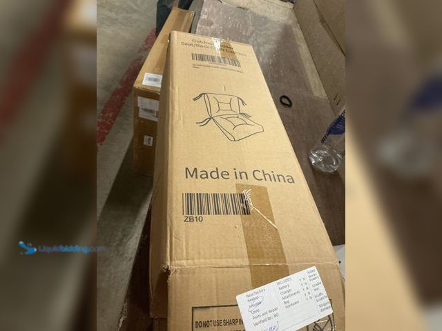 Lot 49-3537927 - QILLOWAY Outdoor Seat/Back Chair Cushion Tufted Pillow, Spring/Summer Seasonal Replacement Cushions....