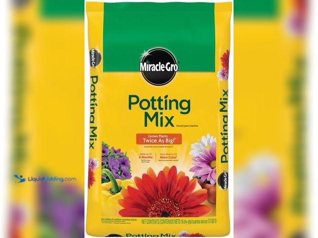 Lot 49-5558853 - QTY 2 - Miracle-Gro Potting Mix 16 qt. MODEL:032247568630 NEW