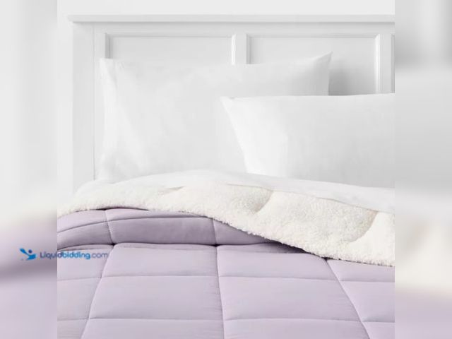 Lot 49-2022614 - Room Essentials Full/Queen Faux Shearling Washed Microfiber Reversible Comforter, Light Purple, OEKO...