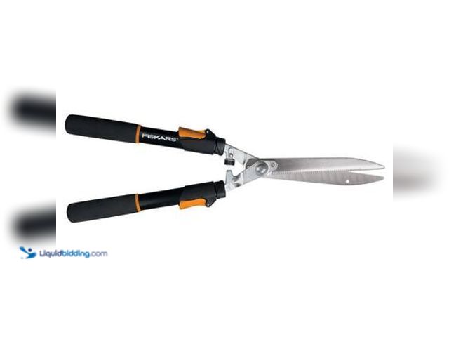 Lot 49-5544117 - Fiskars 9 in. Power-Lever Steel Blade Telescoping Steel Handle Hedge Shears. Model # 391690-1009. Un...
