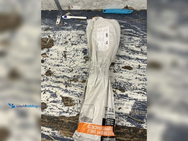 Lot 49-5541679 - 12 Pack Everbilt 12" White Shelf Support Bracket for Wire Shelving 100586298 (2pack) New