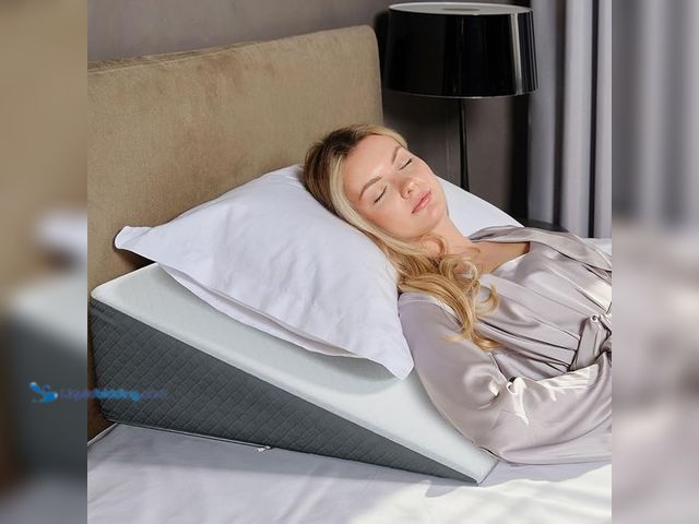Lot 49-3466119 - Kölbs Bed Wedge Pillow for Sleep Apnea, Sleeping Comfort, Relaxing, Acid Reflux, Heartburn and Back ...
