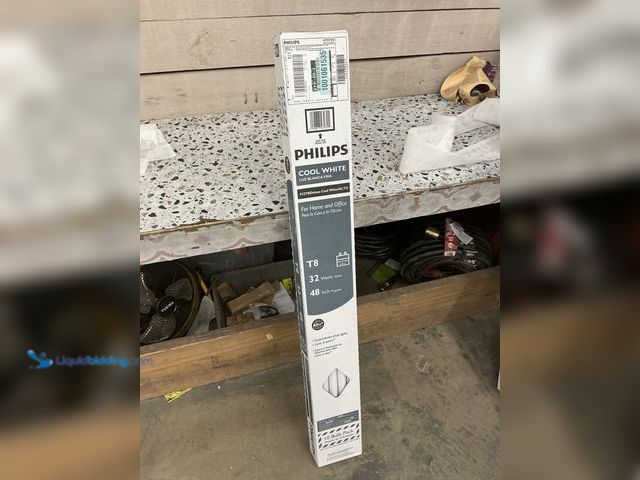 Lot 49-5476349 - Philips
32-Watt 4 ft. Alto Linear T8 Fluorescent Tube Light Bulb, Cool White (4100K) (10-Pack) Unus...