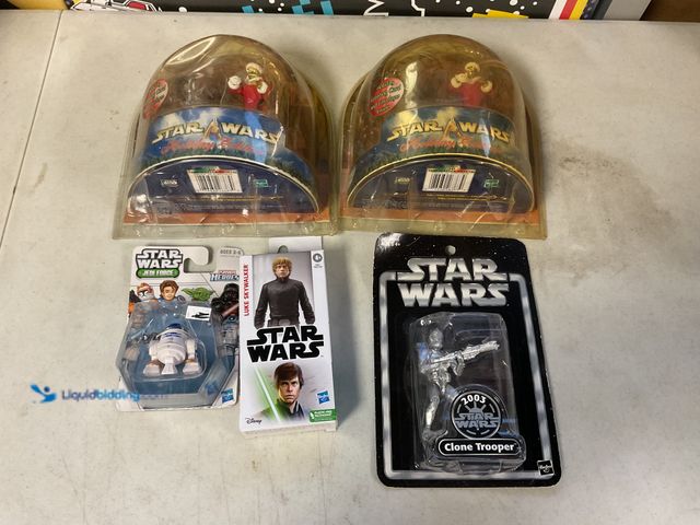 Lot 49-1505193 - COLLECTIBLE LOT OF 5 STAR WARS COLLECTIBLE FIGURES IN SEALED PACKAGES INCLUDING HOLIDAY DROIDS, CLON...