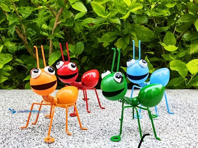 Lot 49-1792890 - Rustic Ant Sculptures Rustic 4pcs Set