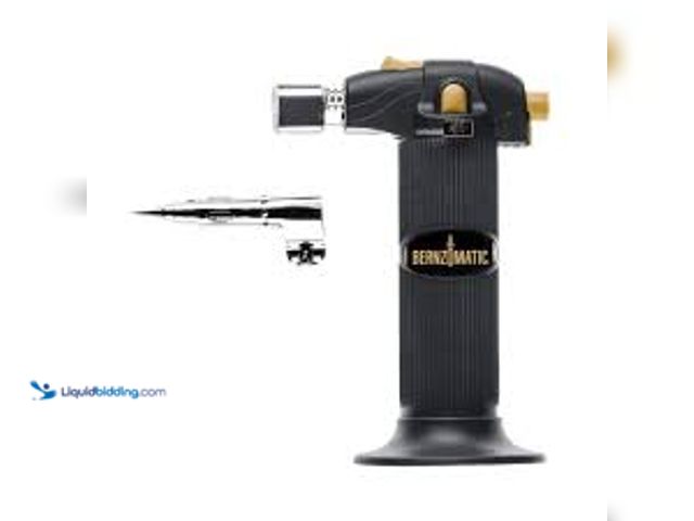 Lot 49-5407608 - Bernzomatic Butane Detail Torch with Soldering Tip, Trigger Ignition and Flame Lock. Model # ST2200T...