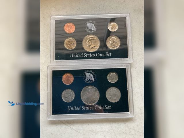Lot 49-1505475 - LOT OF 2 UNITED STATES COIN SETS INCLUDING 1992 AND 1983. 10 COINS IN HARD PLASTIC CASES #COINS0122
