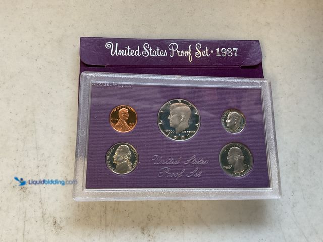 Lot 49-1830020 - 1987 UNITED STATES PROOF SET INCLUDING 5 COINS IN HARD PLASTIC CASE AND ORIGINAL SLEEVE #COINS0219