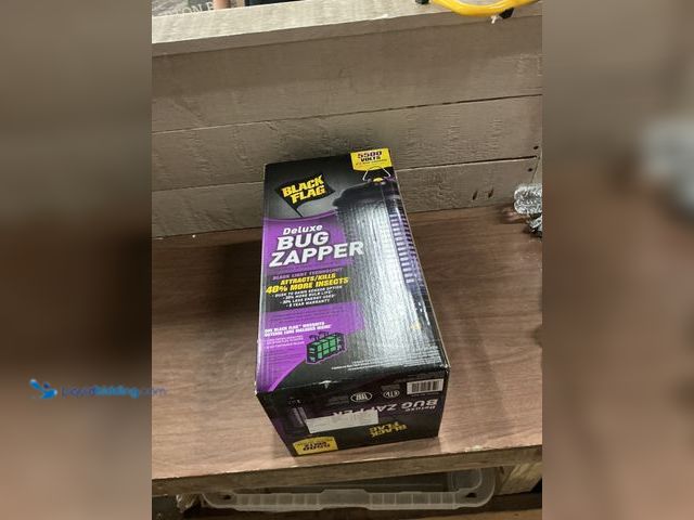 Lot 49-5413032 - Black Flag
5500 Volt Deluxe 40 Watt Bug Zapper Insect Killer, 1.5 Acre Coverage New