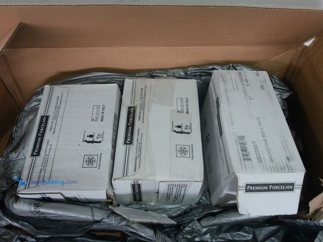 Lot 49-1577001 - Lot of (3) Premium Porcelain 25cm x 6cm x 1cm Porcelain Tiles, Weathered Brick Texture and Color, (3...