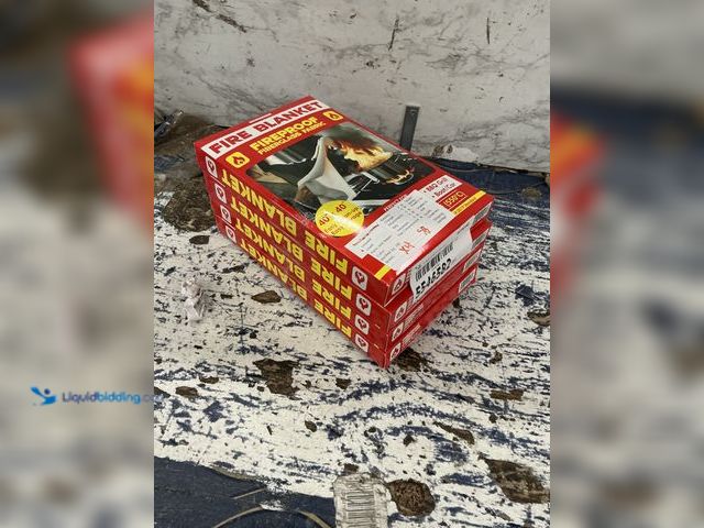 Lot 49-5546582 - qty 4 - Silverback 40" X 40" Fireproof Fiberglass Fire Blanket Model:726843019817 New